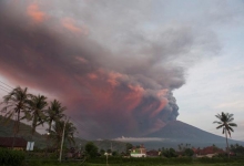 意埃特纳火山再次喷发  机场临时关闭