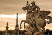 法国:外国游客数量减 巴黎旅游业寄望本地游客