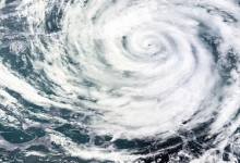 海南：台风“圆规”正面登陆，多家景区暂停营业