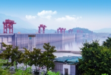 三峡大坝旅游区迎来今年第300万位游客