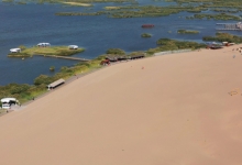 同程旅行:《欢迎来龙餐馆》热映,取景地热度大涨